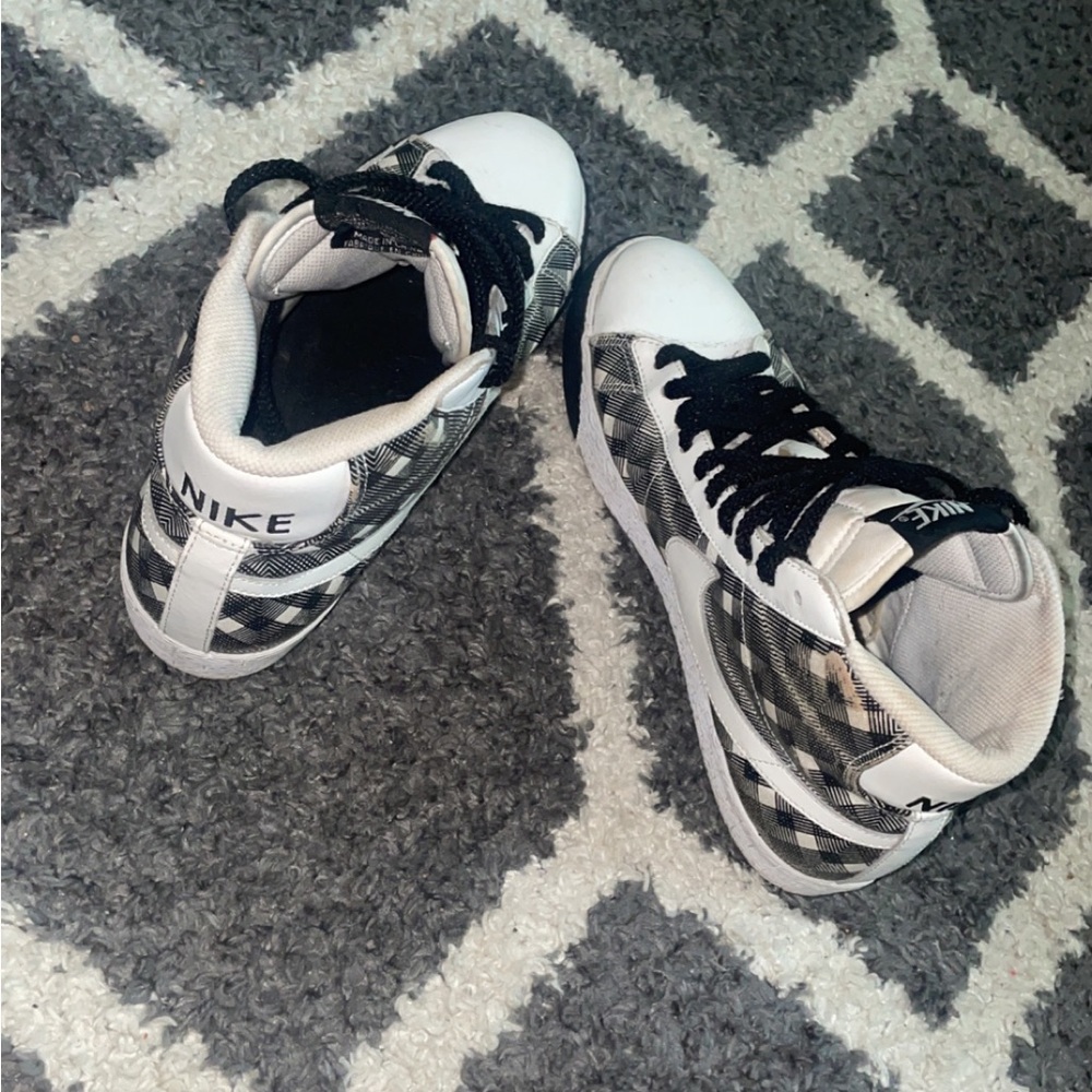 Nike shoes size 9 still in good condition some wear